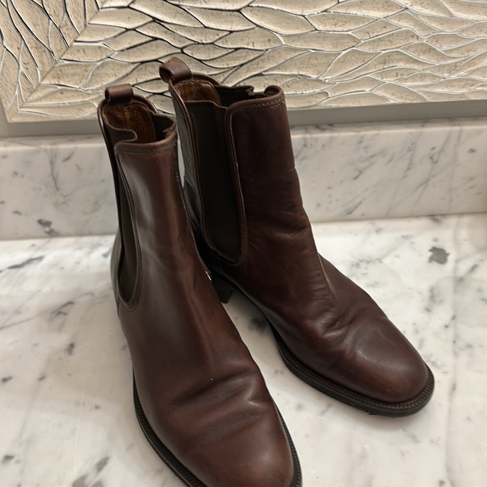 Coach brown Italian leather Chelsea boot size 6 great condition 6 M